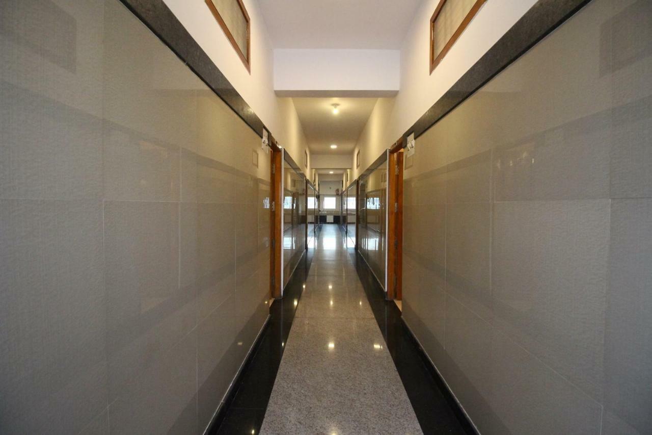 Oyo Flagship 30734 Jeevan Lodge Shimoga Exterior photo